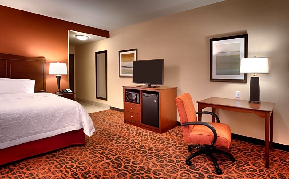 Hampton Inn Omaha/West Dodge Road, Old Mill