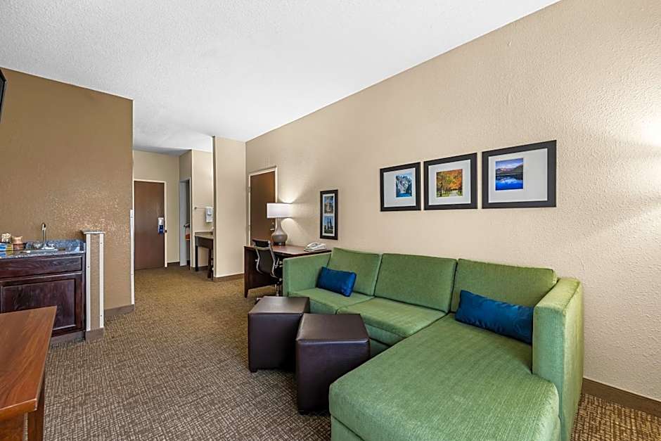 Comfort Inn & Suites Pueblo
