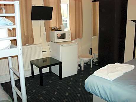 Budget Triple Room with Shared Bathroom