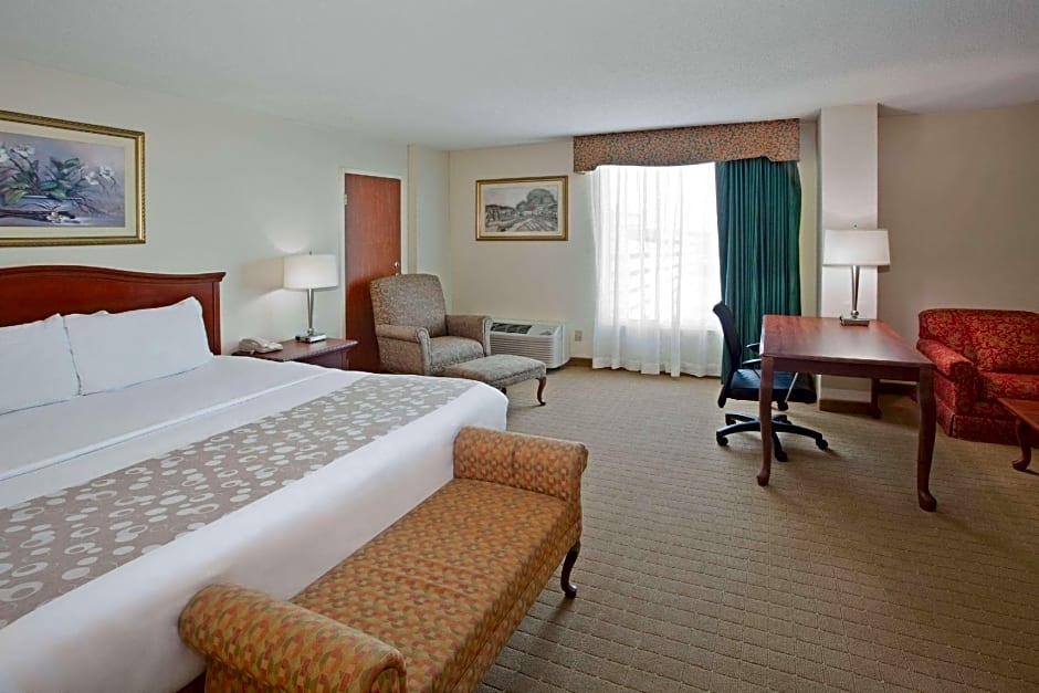 La Quinta Inn & Suites by Wyndham Downtown Conference Center