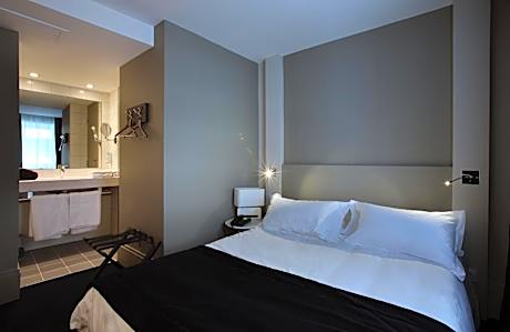 Small Club Room