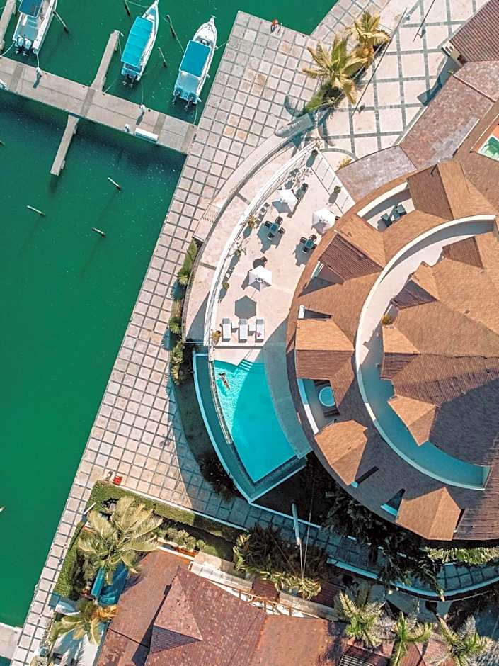 The Bannister Hotel & Yacht Club
