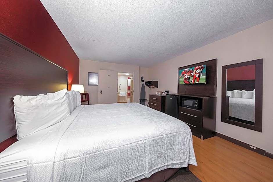 Red Roof PLUS+ Huntsville - Madison