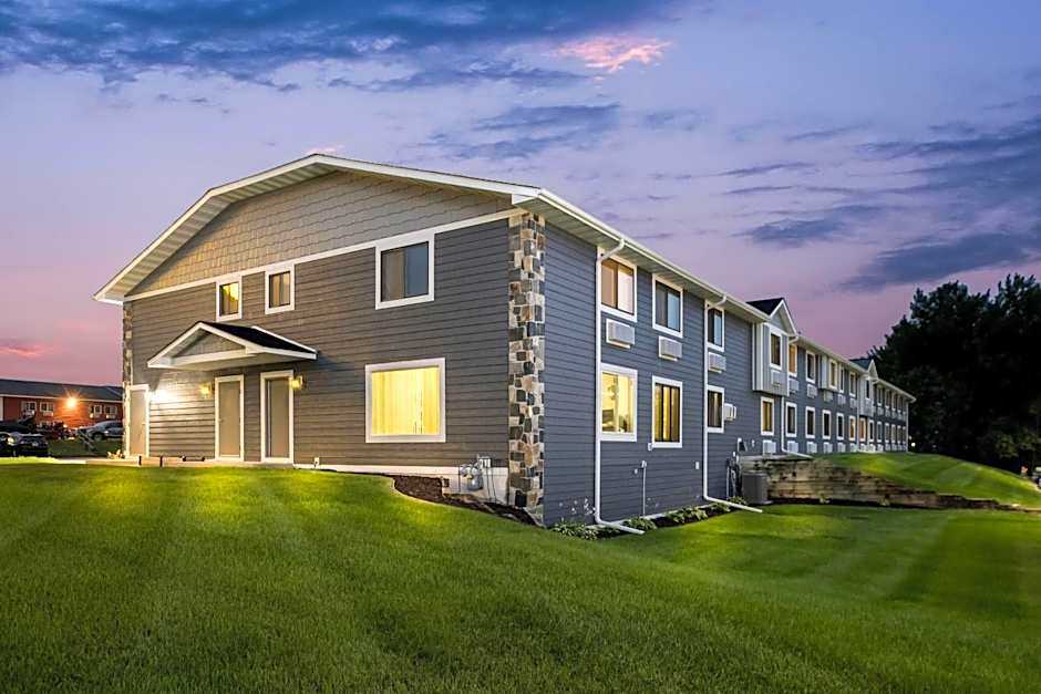 Super 8 by Wyndham Alexandria MN