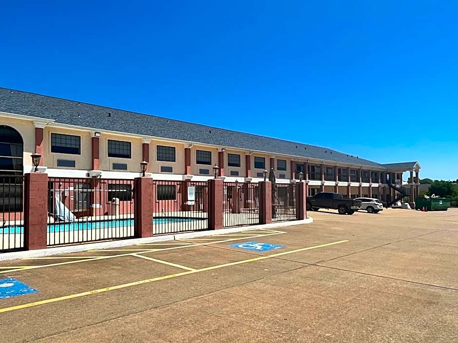 Studio 6 Suites Brenham, TX