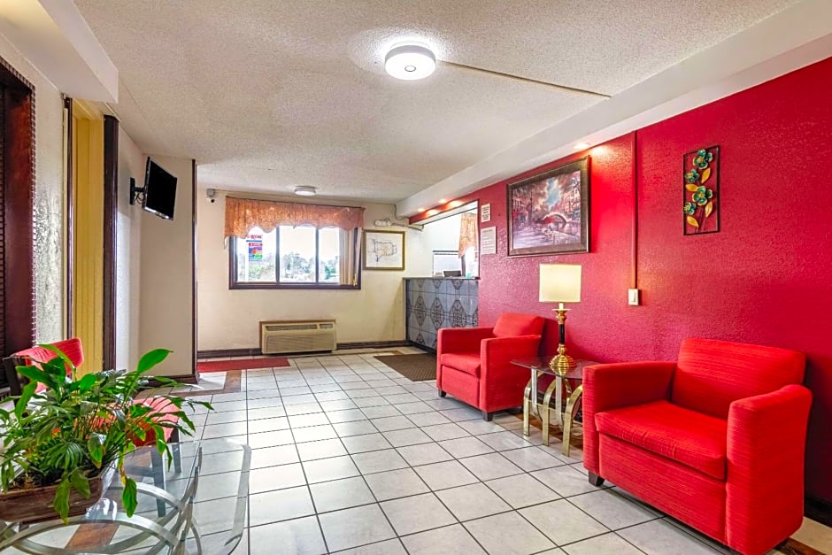 Econo Lodge Airport near Billy Graham Parkway