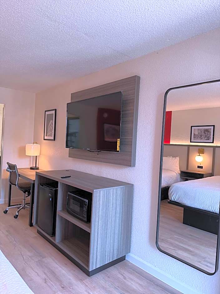 Travelodge by Wyndham Lumberton