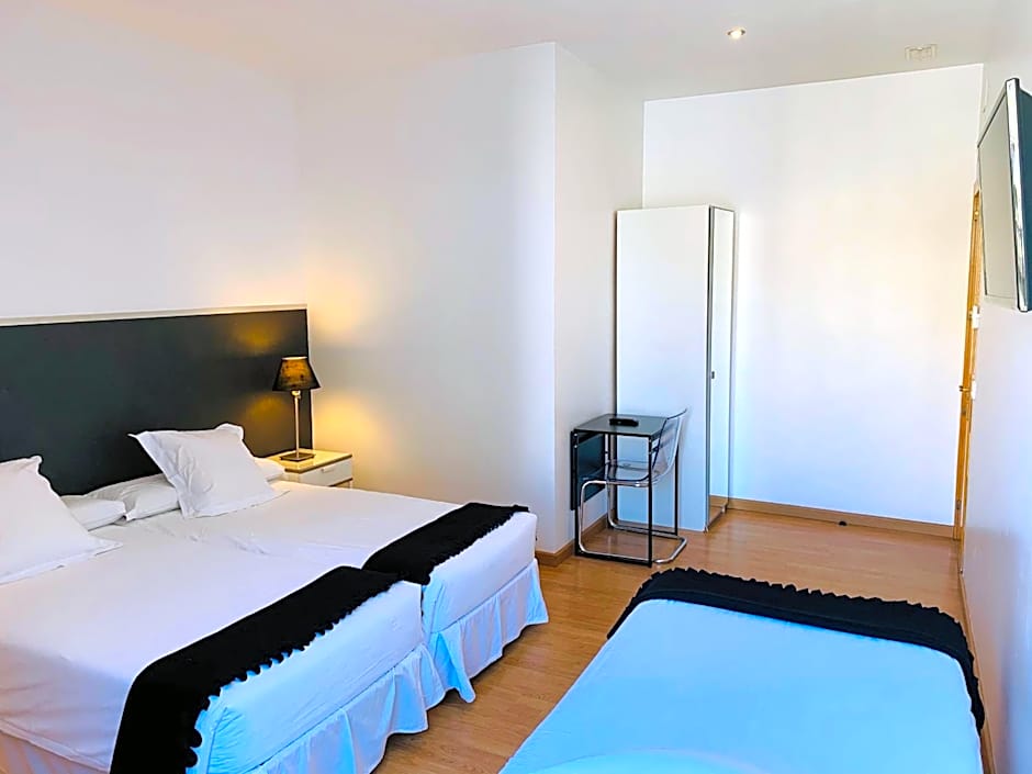 Super Balmes Guest House