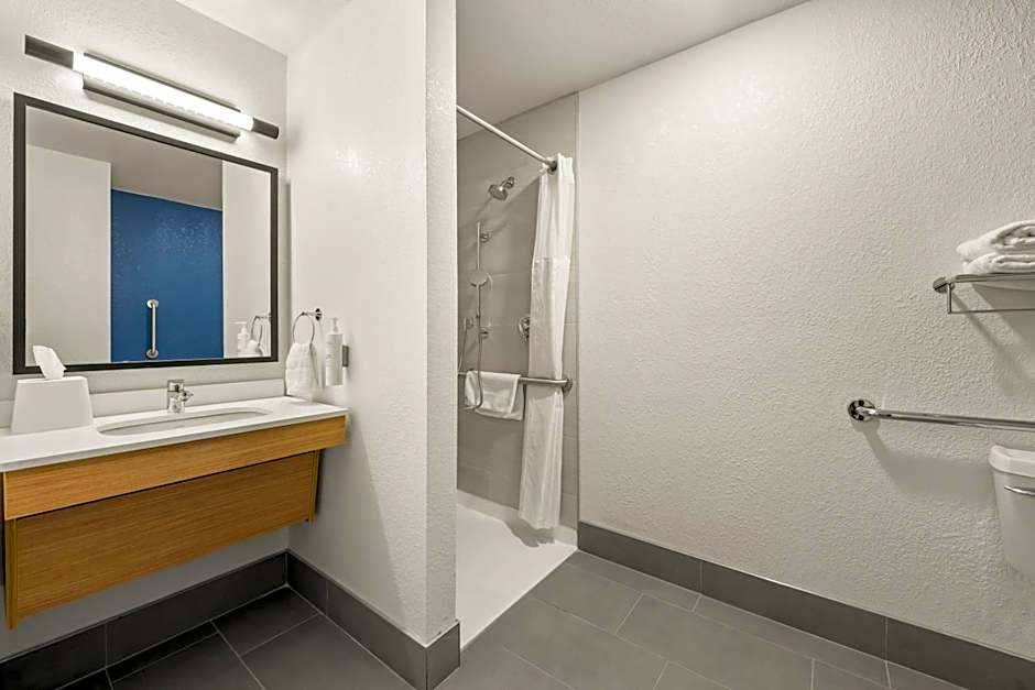 Spark by Hilton Eden Prairie