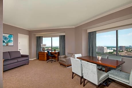 Executive One-Bedroom Suite - Connecting Rooms