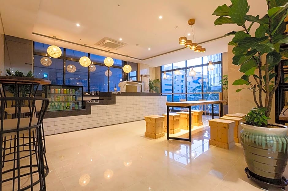 Grand Millions Hotel 