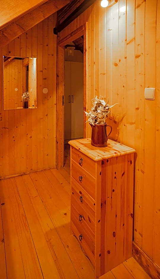 DOMKI POD JARZĘBINĄ
