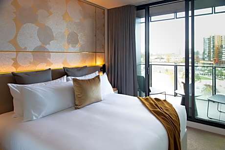 One-Bedroom Apartment with Balcony