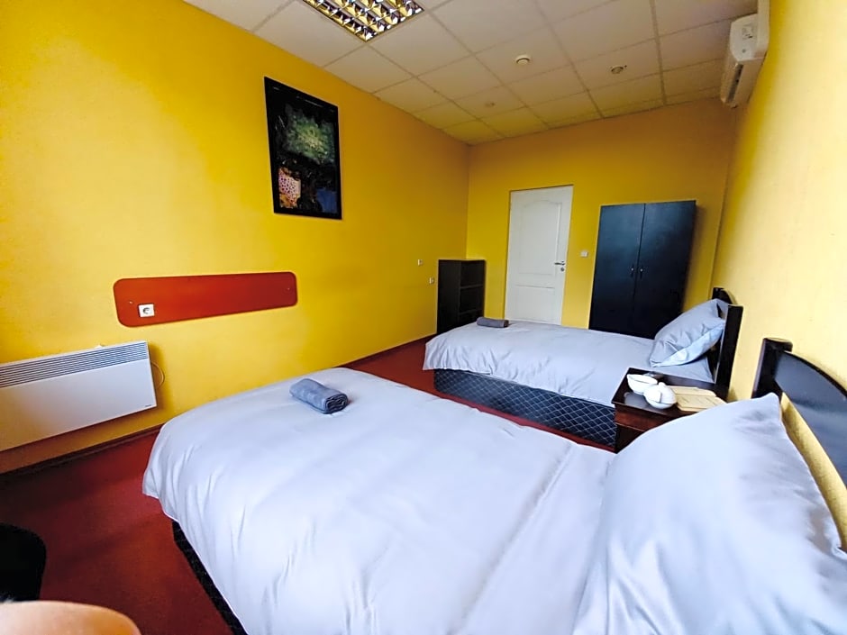 Hostelis R27
