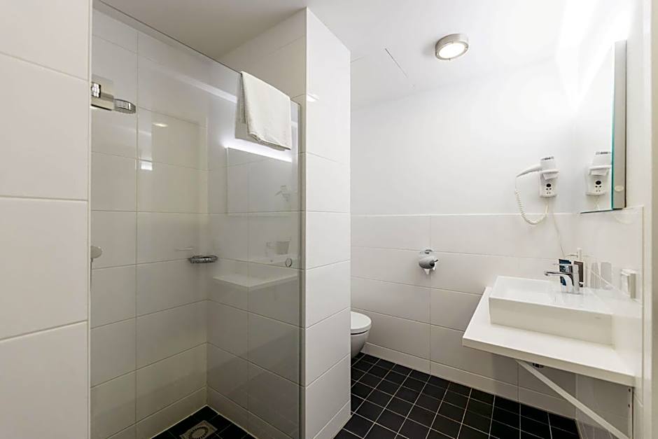 YAYS Amsterdam Salthouse Canal by Numa