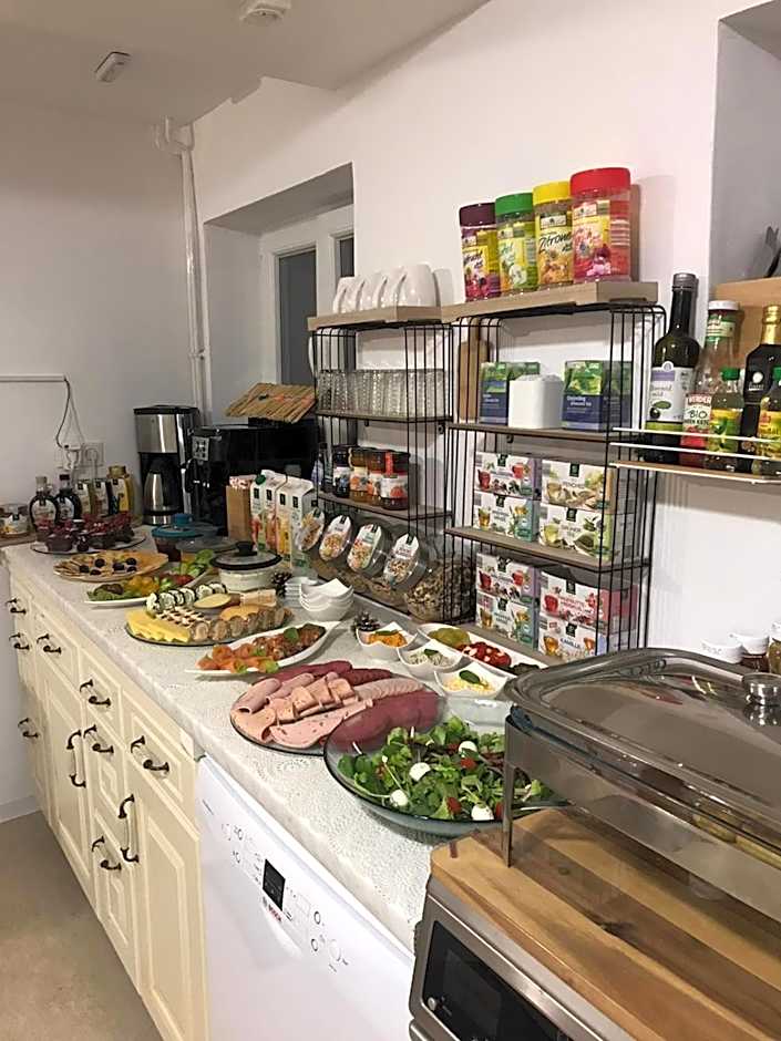 New Hostel Berlin Mitte FREE SNACK hot tea and coffee