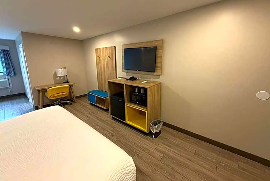 Days Inn by Wyndham Moosic