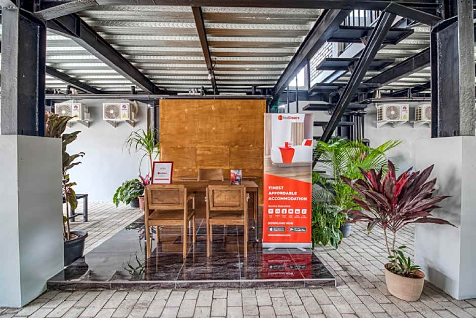 RedDoorz Syariah @ Babadan Baru Jakal