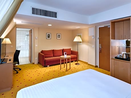 Family Room 2 adults