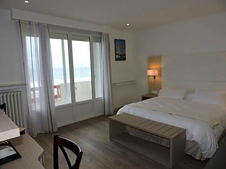Deluxe Double Room with Balcony and Sea View
