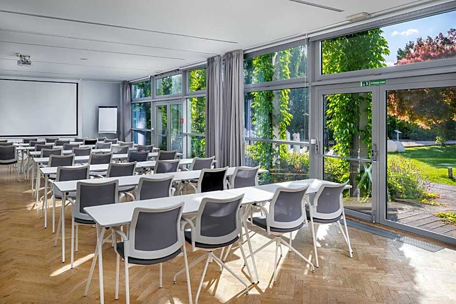 Holiday Inn Prague Airport By IHG