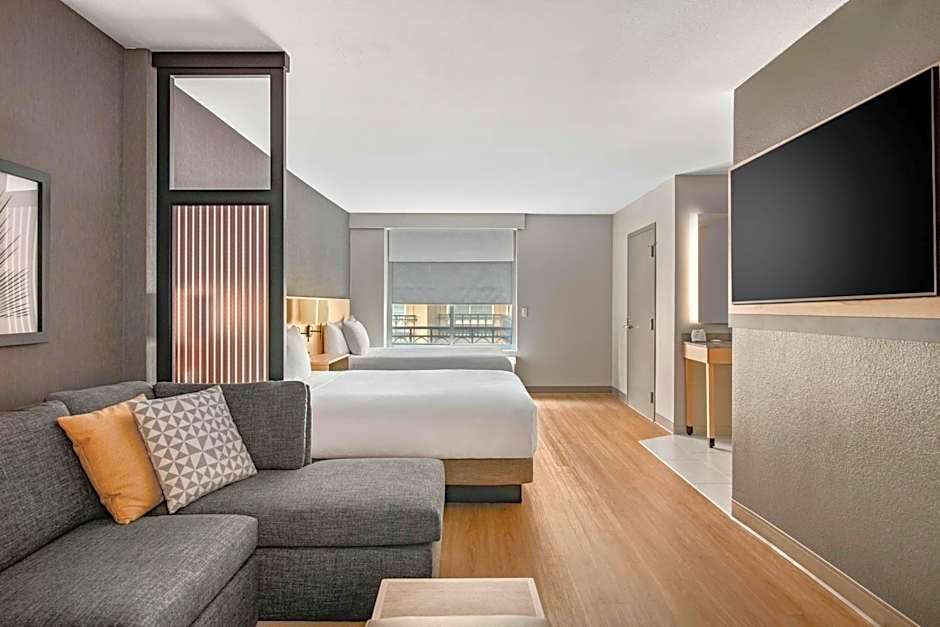 Hyatt Place Riverside Downtown