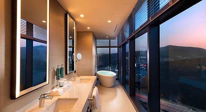 DoubleTree By Hilton Seoul Pangyo