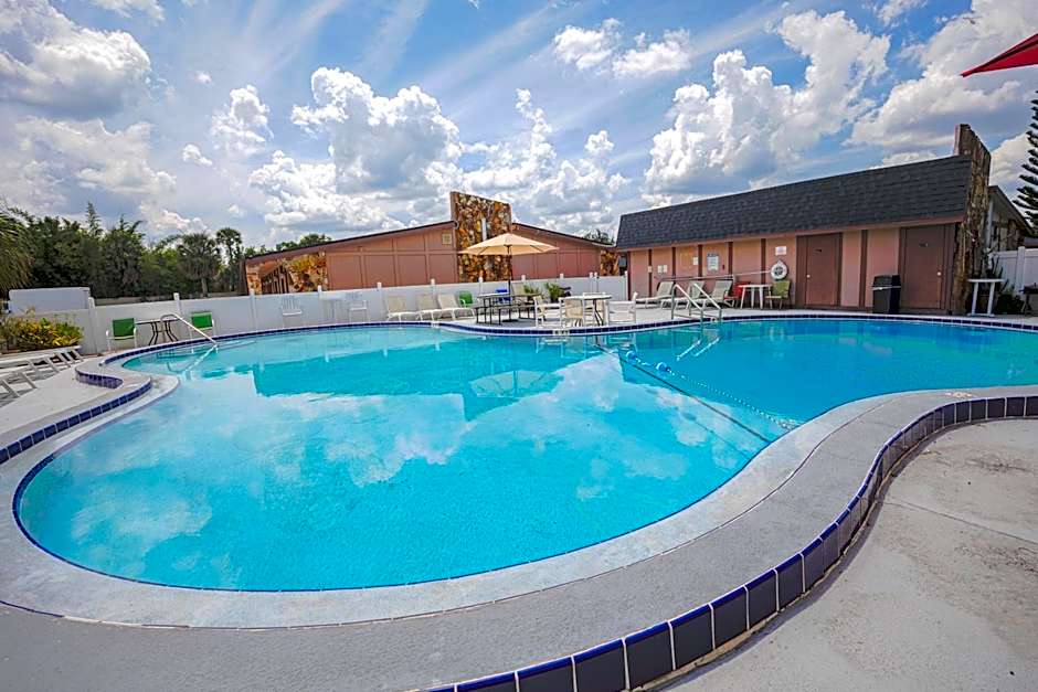 Liberty Garden Inn by OYO Kissimmee near Disney World