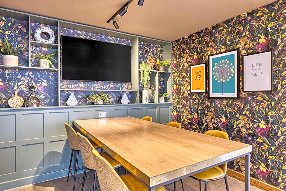 Premier Inn Cardiff City Centre (Queen Street)