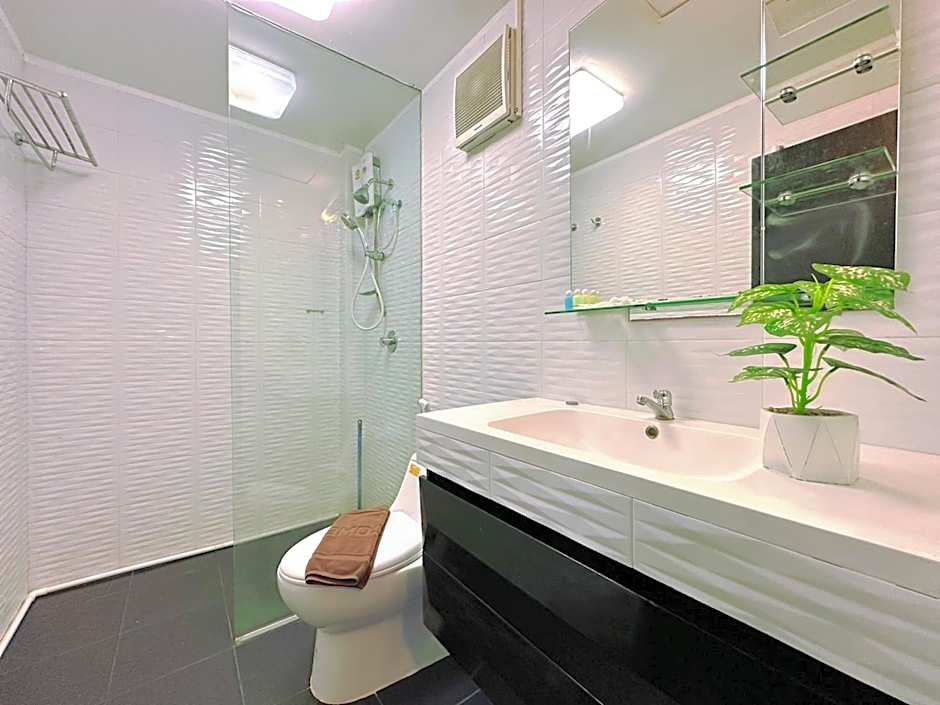 Hotel Baya Phuket - Rooftop Pool, Next to Food Market & Steps to Beach