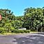 All Seasons Inn & Suites