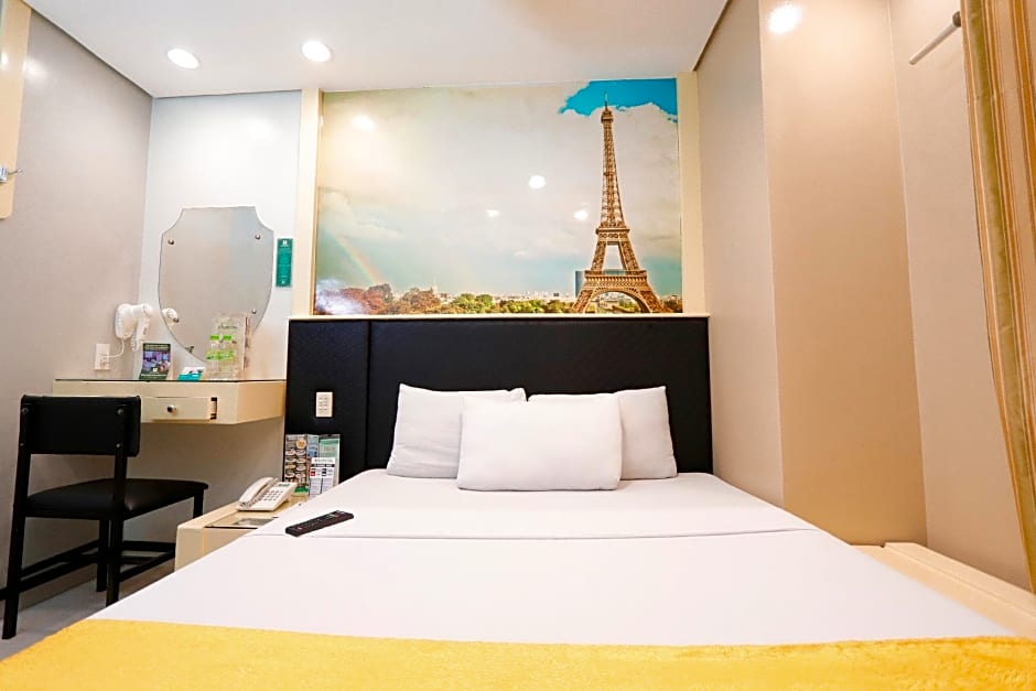 Eurotel Las Pinas Hotel