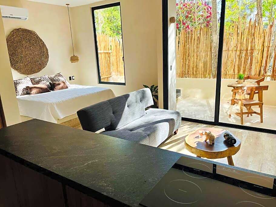 Studio w/Plunge Pool & Kitchen