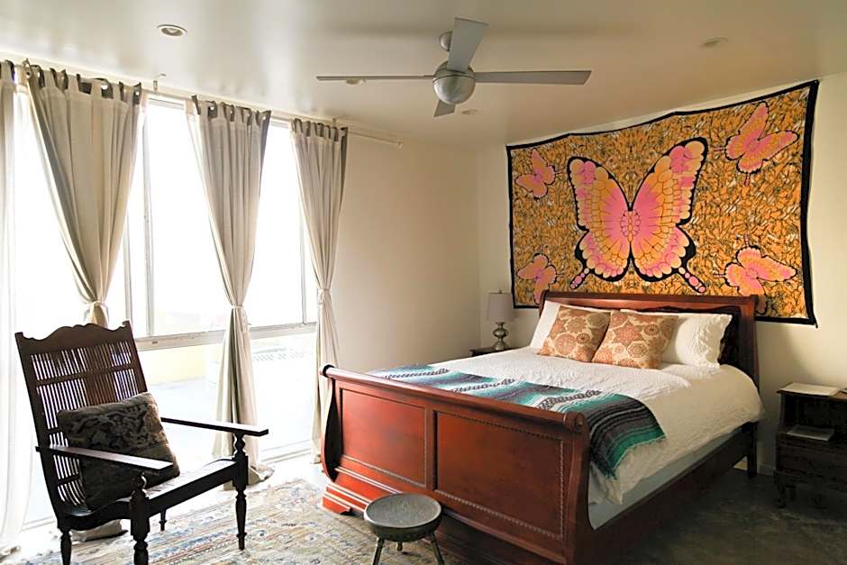 Ocean Front Vortex Female Hostel private rooms Free bikes