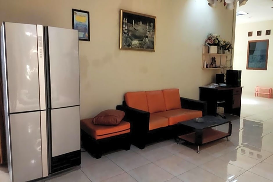 SPOT ON 92424 Wulan Homestay Syariah