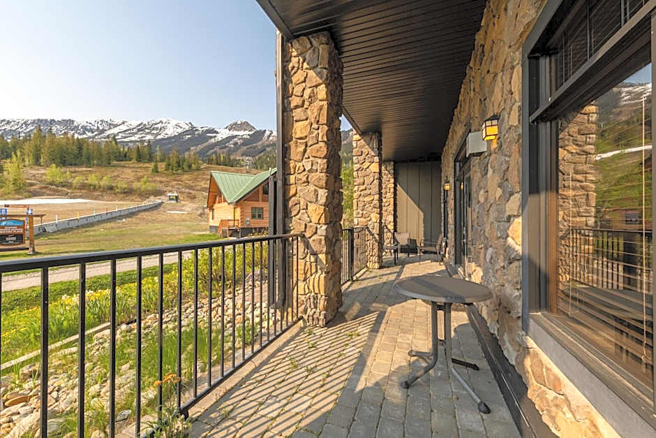 Glacier Mountaineer Lodge