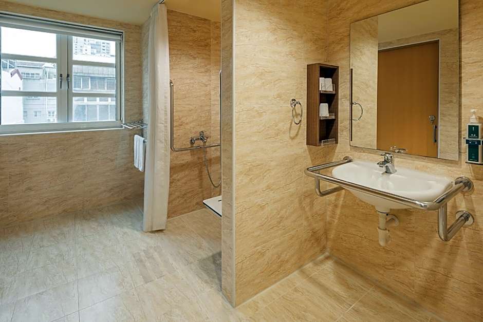 Kindness Hotel Tainan Chihkan Tower