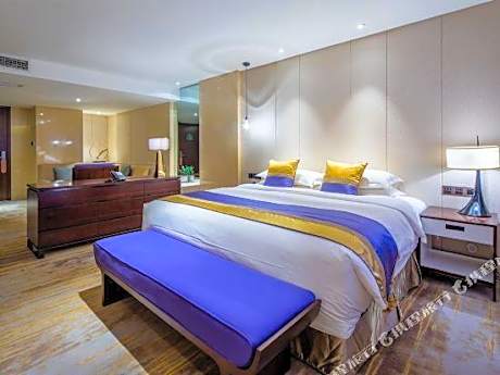 Paxton Park Hotel