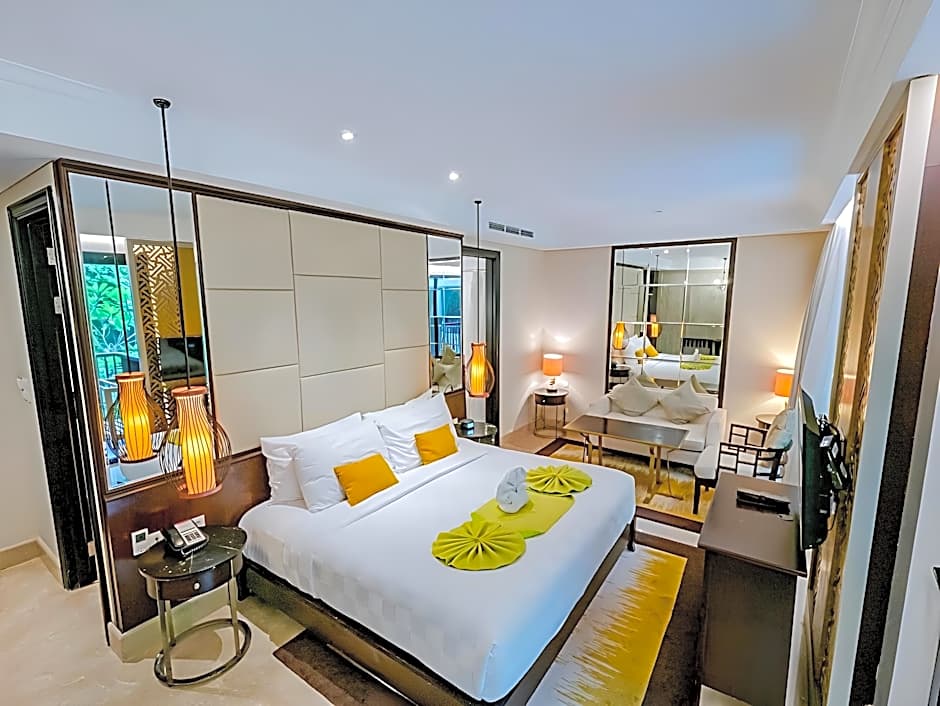 Jambuluwuk Oceano Seminyak Hotel