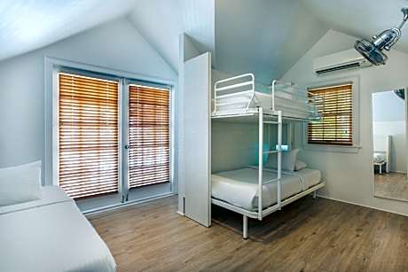 Private Standard Room (5 Adults)
