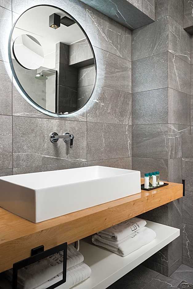 11 Enteka Acropolis Suites