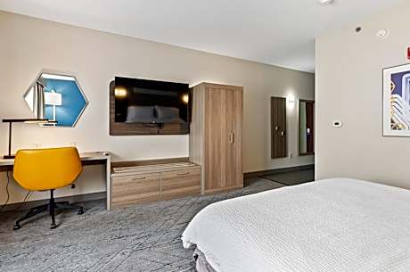 Standard King Room with Mobility Accessible Roll-In Shower