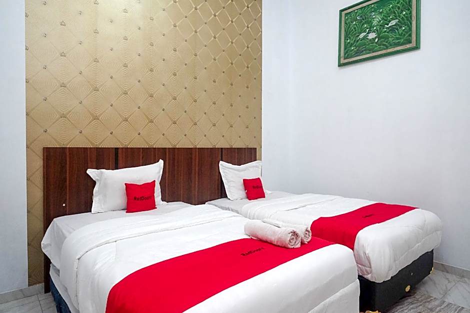 RedDoorz near Stasiun Purwosari