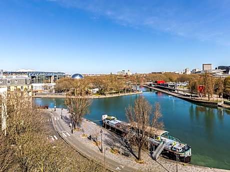 Family 2 Connecting Rooms and view of the Canal  de l'Ourcq