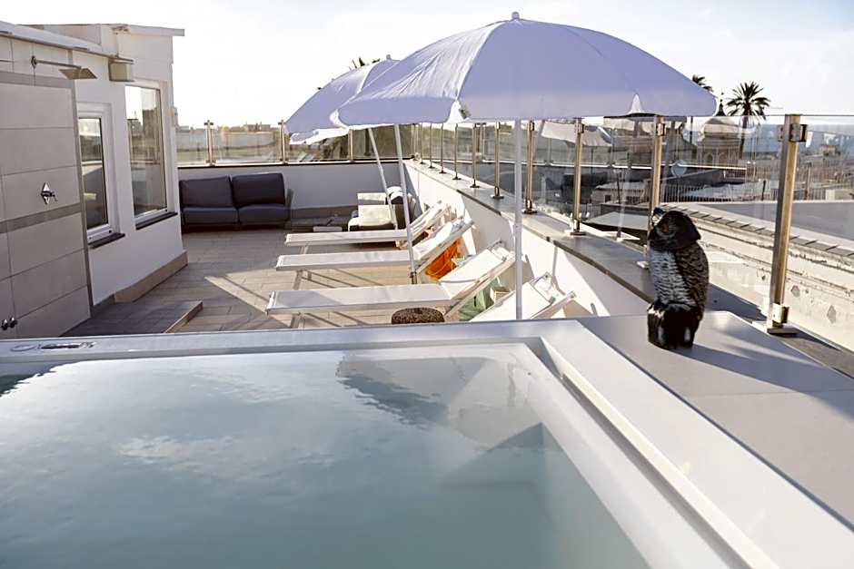 White 1903 - Rooftop Pool & Luxury Rooms