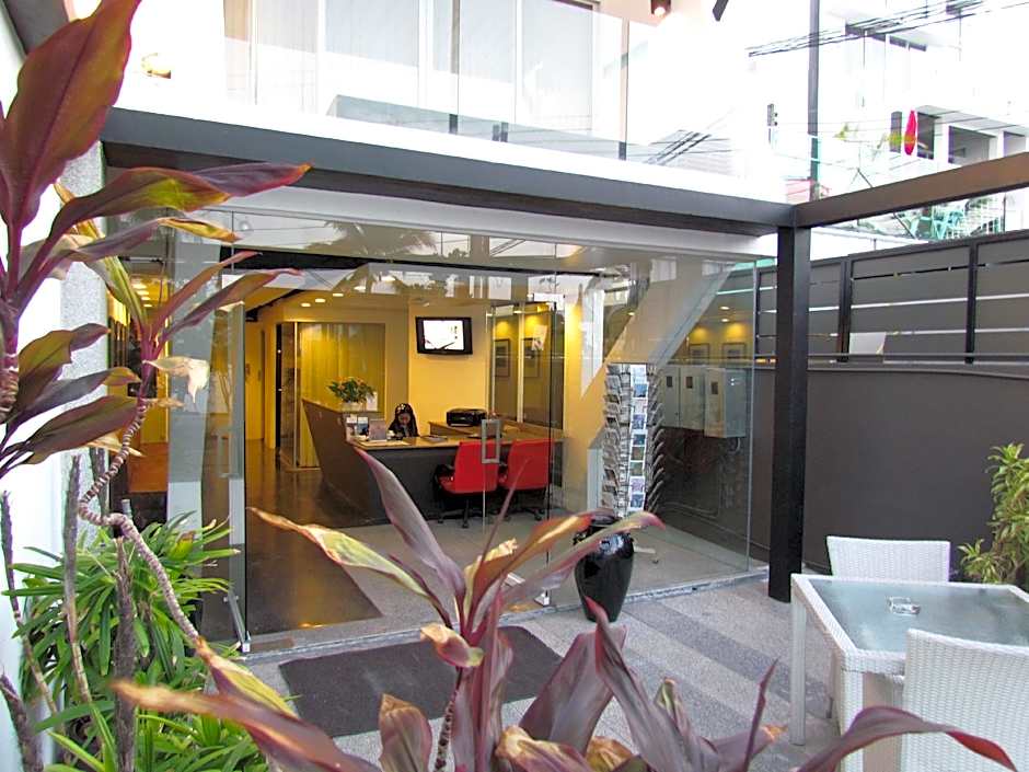 The Front Hotel and Apartments