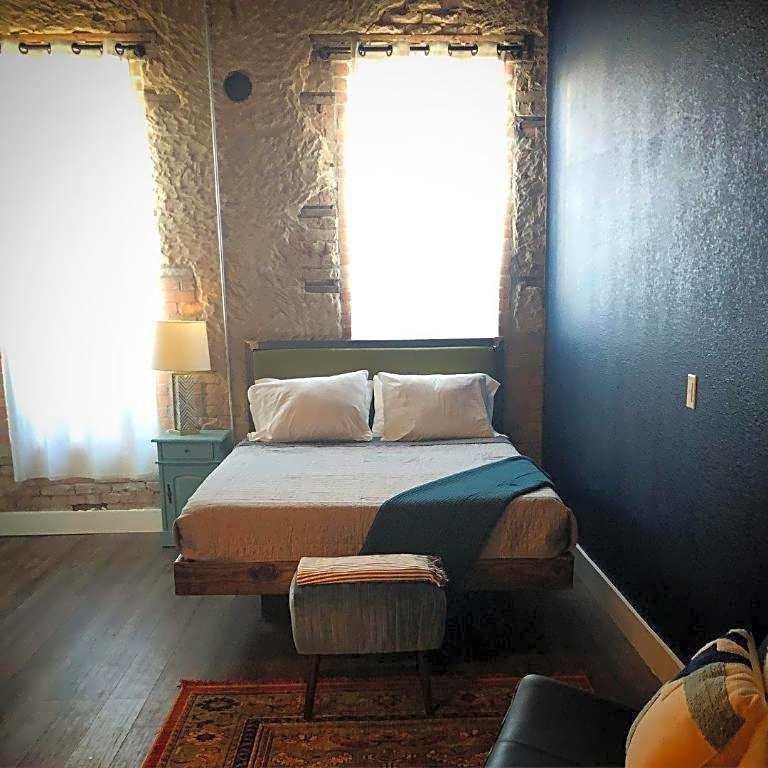 Deep Ellum Hostel - Adults Only