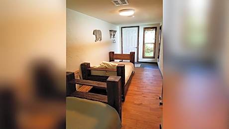 Budget Room with 2 Twin Beds