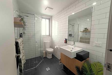 Private Superior Queen Ensuite Room