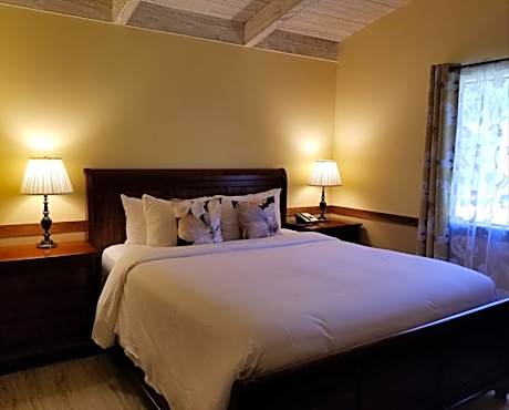 Standard Double Room with Shared Bathroom